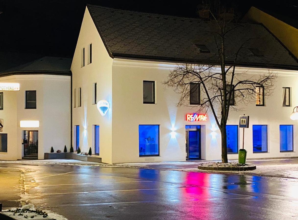 White Inn - Ferienwohnung Mit Terrasse Murzzuschlag Bagian luar foto