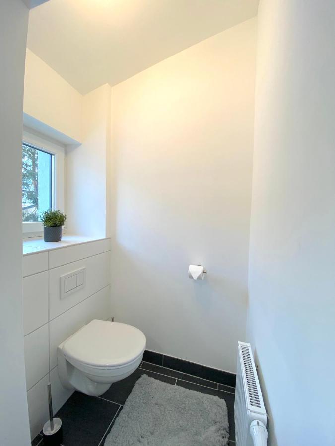 White Inn - Ferienwohnung Mit Terrasse Murzzuschlag Bagian luar foto