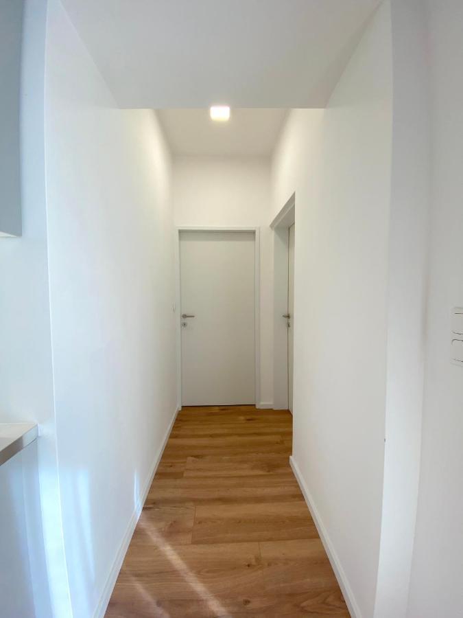 White Inn - Ferienwohnung Mit Terrasse Murzzuschlag Bagian luar foto