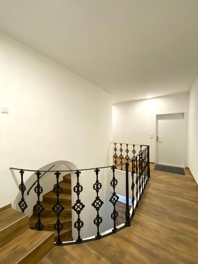 White Inn - Ferienwohnung Mit Terrasse Murzzuschlag Bagian luar foto