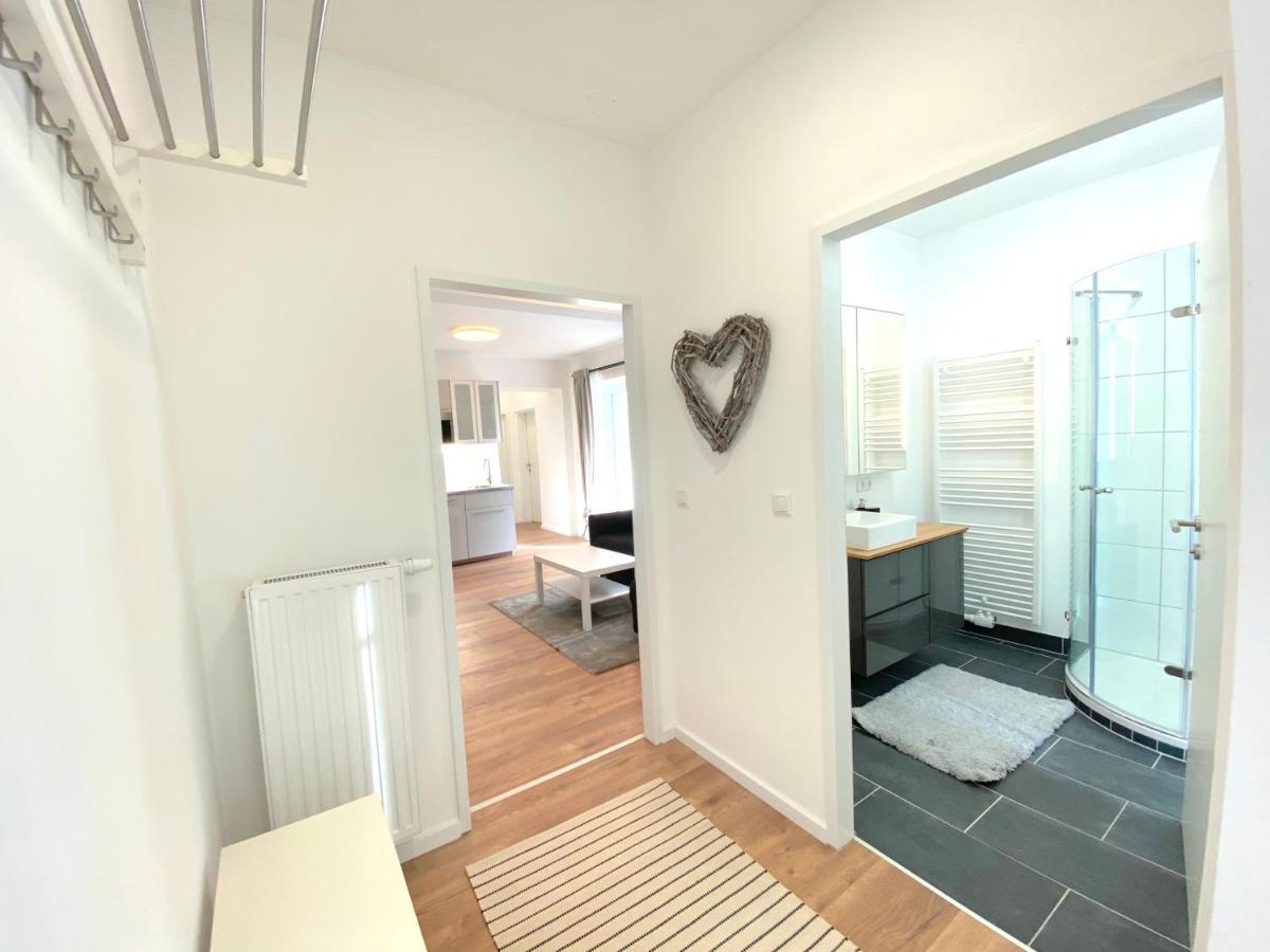 White Inn - Ferienwohnung Mit Terrasse Murzzuschlag Bagian luar foto